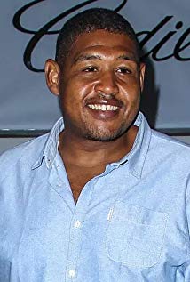 How tall is Omar Benson Miller?